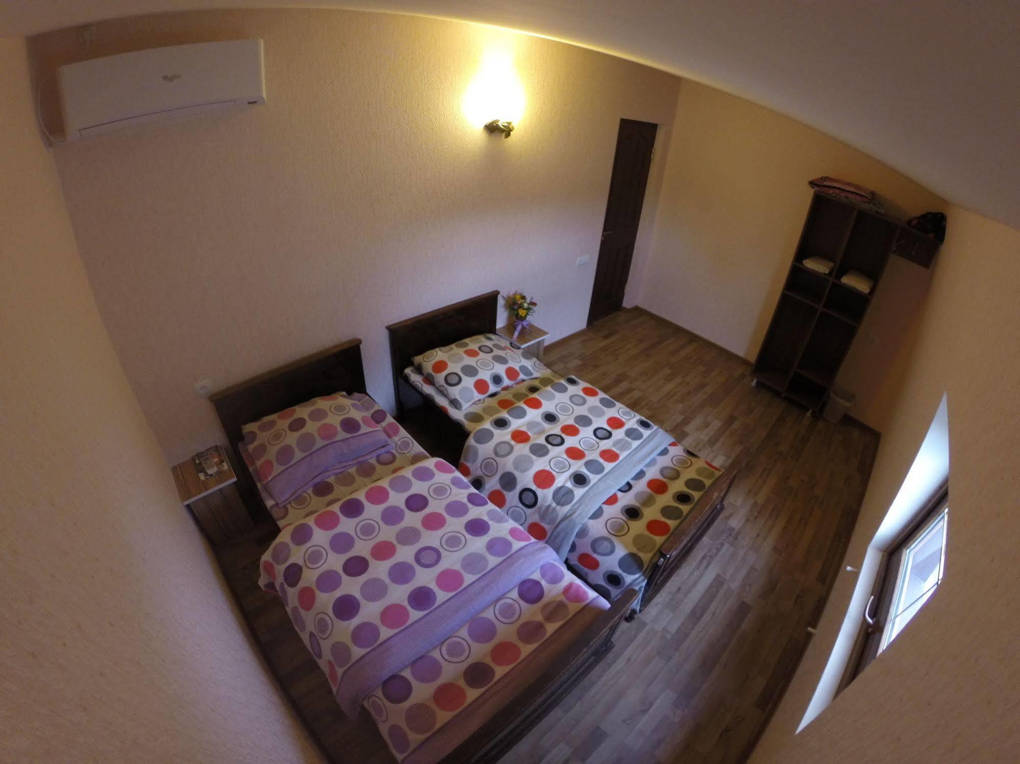 Glide Hostel Yerevan Exterior photo