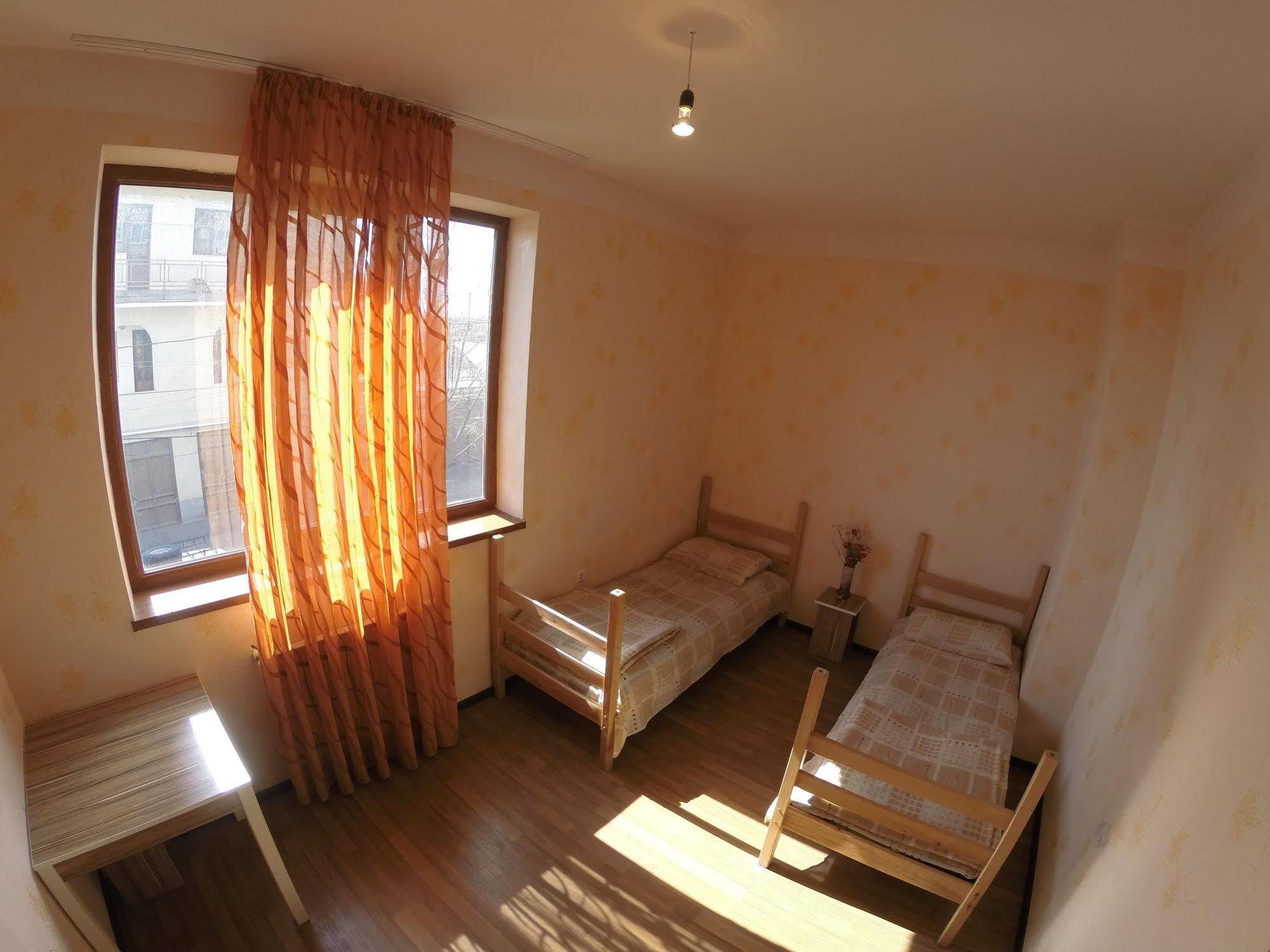 Glide Hostel Yerevan Exterior photo